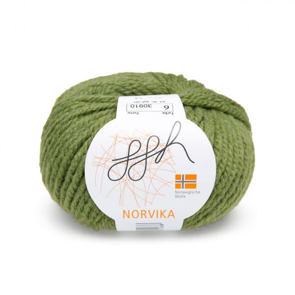50g 140m/153yd Rainbow Soft Yarn 70% Australian wool 30% Imported